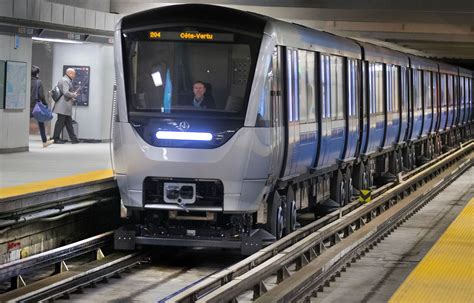 Métro de Montréal: service perturbé sur les lignes bleue et orange | Le ...