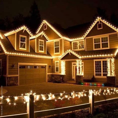 21 Awesome Outdoor Christmas Lights House Decorations Ideas | rudsmyhome | Roof christmas lights ...