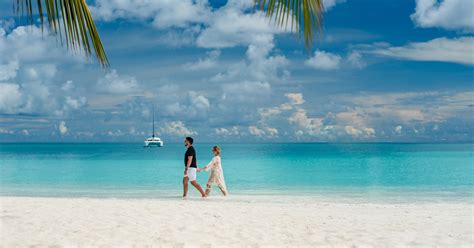 Maldives Honeymoon: Travel Guide + Top 5 Resorts