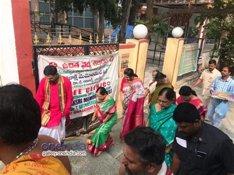 PHOTOS: K Chandrashekar Rao Family Offers Prayers At Sai Baba Temple In Ameerpet - Latest Photos ...