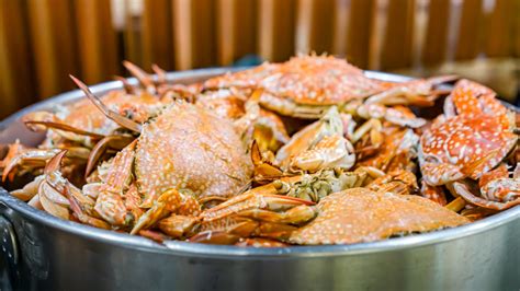 What Makes A Chesapeake Bay-Style Crab Feast Unique?