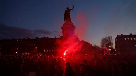 France: Protests turn violent as Macron pushes pension plan | Hindustan ...