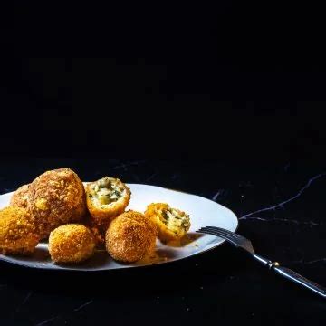 Pioneer Woman-Inspired Cheese Ball: A Showstopper Appetizer - Blend of ...