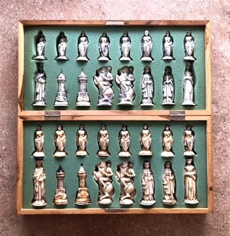 VINTAGE FOLDING WOODEN Chess Board 15” x 15” w/Resin Chess Set 3-4" pieces $75.00 - PicClick