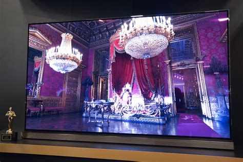 LG Shows New 77-Inch Signature OLED TV At CEDIA 2016 | Digital Trends