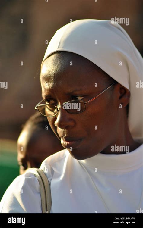 Catholic nun africa hi-res stock photography and images - Alamy