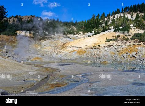 Geothermal activity in Lassen Volcanic National Park Stock Photo - Alamy