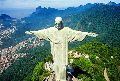 Aerial view of Statue of Christ the Redeemer (Cristo Redentor ...