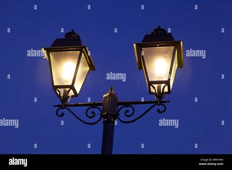Old fashioned street lights hi-res stock photography and images - Alamy