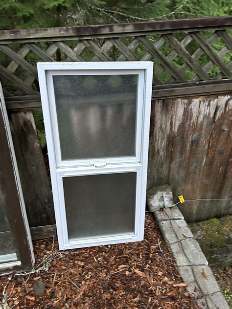 Milgard Glazed Bathroom Window for Sale in Gig Harbor, WA - OfferUp