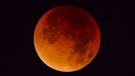 Total Lunar Eclipse 2021: How to See It | Mental Floss