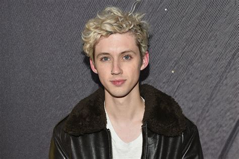 Troye Sivan Releases 'Bloom' + Cartoony Lyric Video