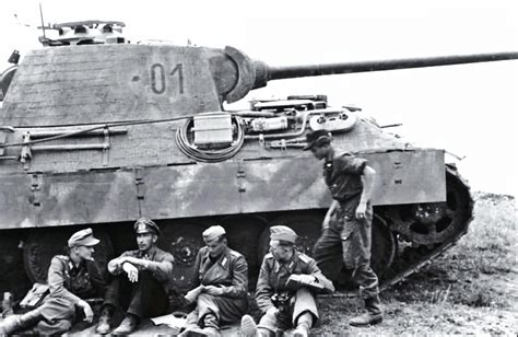 Panther & crew : r/TankPorn