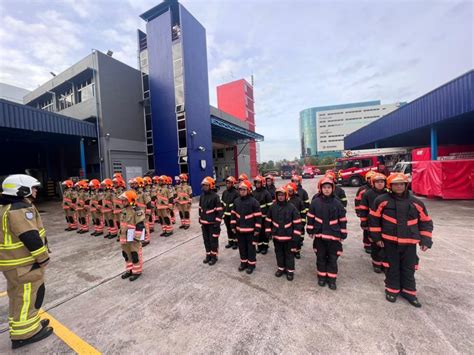 SCDF Firefighters Don New Suits With Improved Flame Protection ...