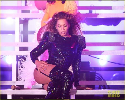 Beyonce's Coachella Performance Photos - See Her Fierce Looks!: Photo ...