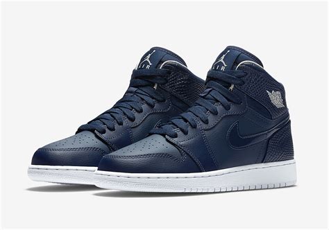 Air Jordan 1 High GS Navy Blue 705300-405 | SneakerNews.com