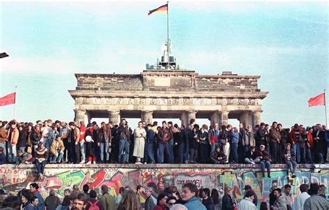 The story of Berlin Wall in pictures, 1961-1989 - Rare Historical Photos