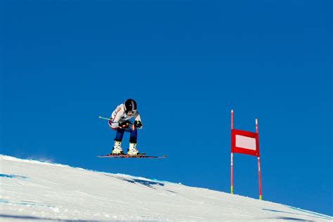 How Do the Gates in Slalom Skiing Work? - Ski Junket