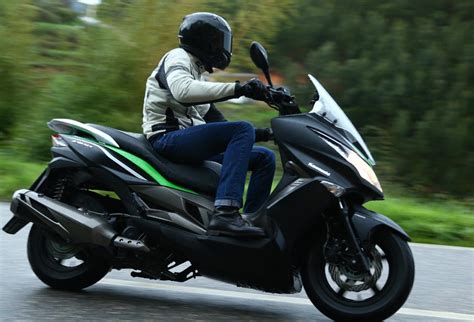 KAWASAKI J300 (2014-on) Review | Speed, Specs & Prices | MCN