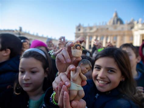 Pope celebrates 87th birthday with children of families in need ...