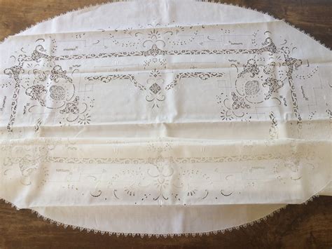 Fine oval tablecloth with lace, late 800 - ru-original