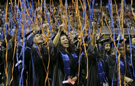 UTSA's December grads all smiles at commencement - San Antonio Express-News