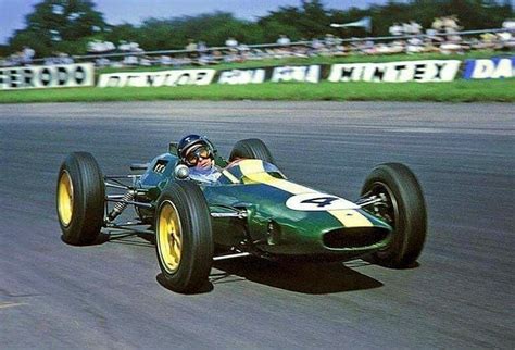 📸Jim Clark llevando su Lotus 25 por el Gran Premio de Gran Bretaña de 1963 🏎️💨 #italiangp #motor ...