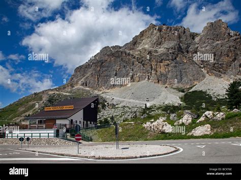 Lagazuoi Funivia (Cable Car) Station, Falzarego Pass, Dolomites, Italy ...