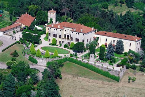 #Villa #Godi #Malinverni - Lugo di Vicenza (VI) #Italy. In this building #Palladio shows his ...