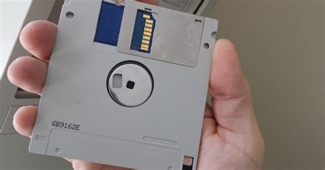 Modder Creates 128GB Floppy Disk to go with Retro Case Mod | Digital Trends