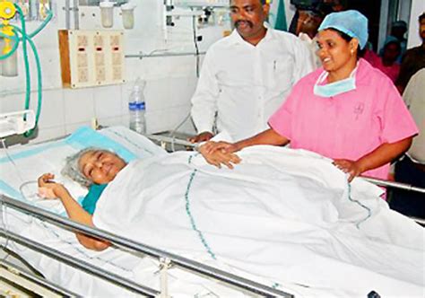 Singer S. Janaki Hospitalized After Head Injury – India TV