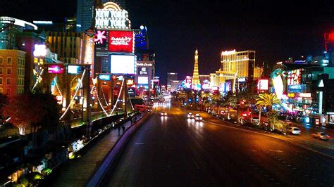 Driving on Las Vegas Boulevard at Night in 4K - YouTube