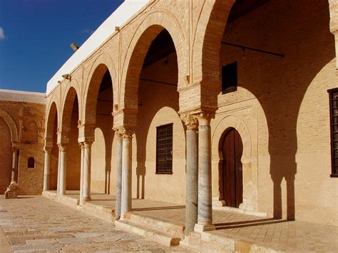 File:Great Mosque of Kairouan courtyard columns.jpg - Wikimedia Commons