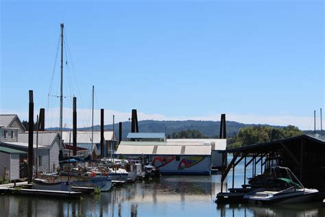 Skyline Moorage ⋆ Portland Floating Homes