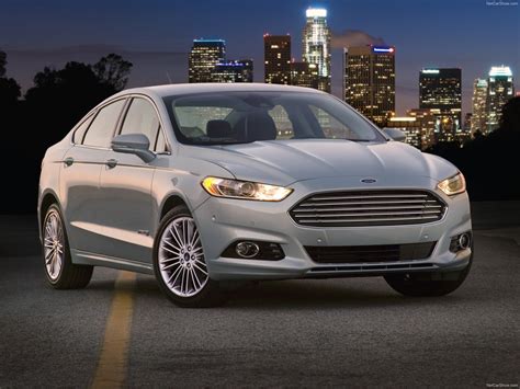 Ford Fusion Hybrid (2013) - pictures, information & specs