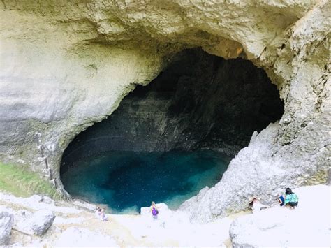 Fontaine de Vaucluse: A wondrous natural spring in Provence