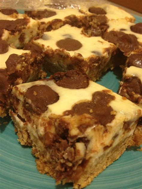Reese's Cheesecake Bars - simple and delicious! | Dessert recipes, Yummy food, Candy desserts