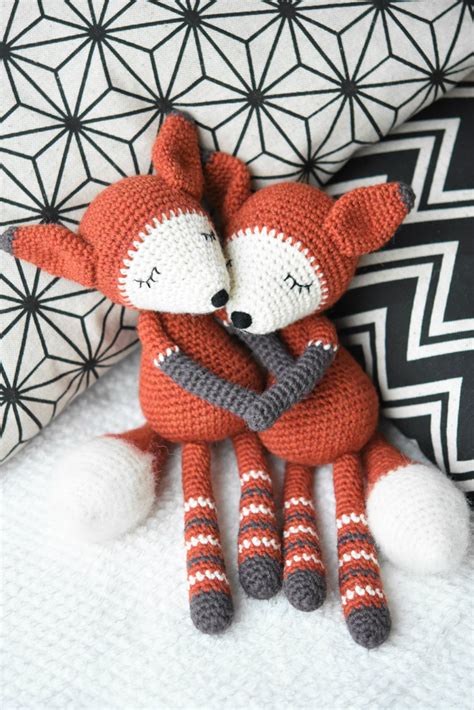 Mystique the Fox | Amigurumi crochet fox pattern | lilleliis
