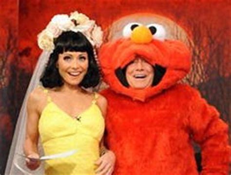 INNER TOOB: AS SEEN ON TV: KATY PERRY & ELMO