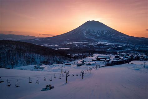 Top 5 Best Ski Resorts in Japan!