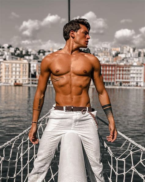 𝑨𝑵𝑻𝑶𝑵𝑰𝑶 𝑴𝑬𝑫𝑼𝑮𝑵𝑶 • on Instagram: “Give me a chance. ⛵️” | Beach wear men, Antonio, Swimwear