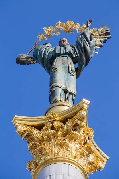 Premium Photo | Independence monument in kiev ukraine