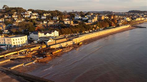 Breaking waves in Dawlish – new sea wall playing key role in protecting town and railway - Rail ...