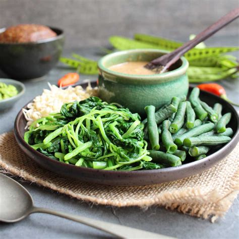 Pecel Sayur: Vegetables in Javanese Peanut Sauce (Vegan) - Cook Me ...