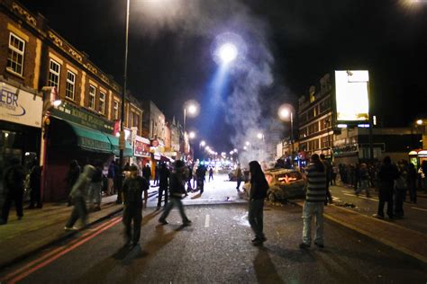 Tottenham High Road | 10pm | Nico Hogg | Flickr