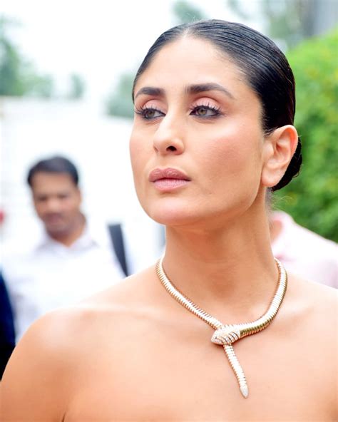 Photo Gallery: Kareena Kapoor Khan looks gorgeous in a pink off ...