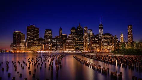 Brooklyn Bridge Park with Manhattan skyline during night, New York City ...