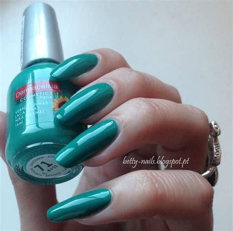 Betty Nails: Dermacelsia Verde/Green 71 + Nail Polish Remover