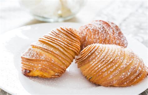 Sfogliatelle Napoletane – The Delicious Sfogliatelle of Naples | This ...