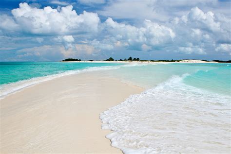 9 Best Pink Sands Beaches in the World (with Photos)